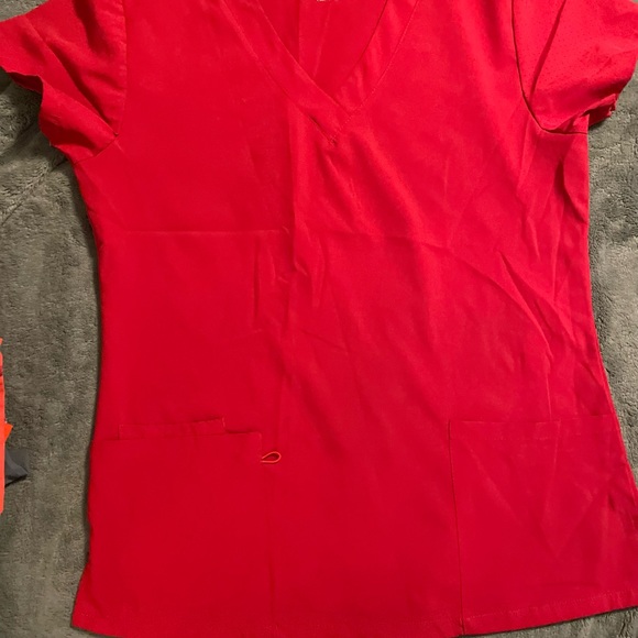 Scrub tops - Picture 13 of 16